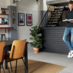 PVC-vloer-betonlook-voor-een-moderne-en-stoere-woonlook-PVC-Klik-Shop