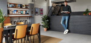 PVC-vloer-betonlook-voor-een-moderne-en-stoere-woonlook-PVC-Klik-Shop